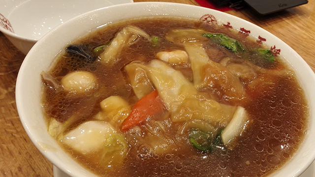 筆者の晩ごはんを撮影