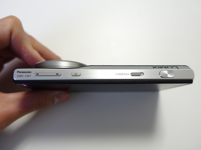 音量調整ボタン、電源ボタン、カメラ起動スイッチ、シャッターボタン