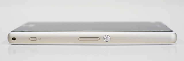 Xperia J1 Compact 右側面