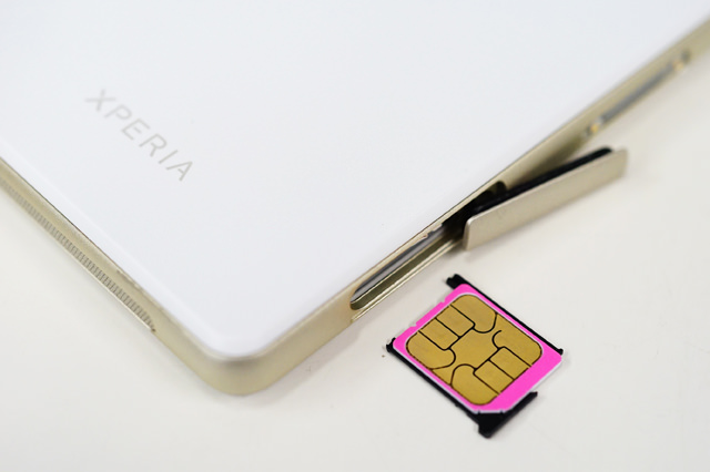 SIMカードは、microSIMを採用