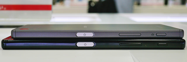 Xperia Z5 PremiumとXperia Z5との大きさ比較