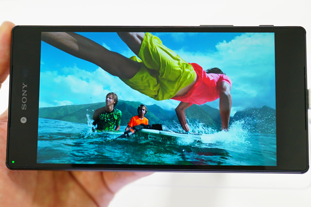 5.5インチのサイズ感と高画質をウリに。