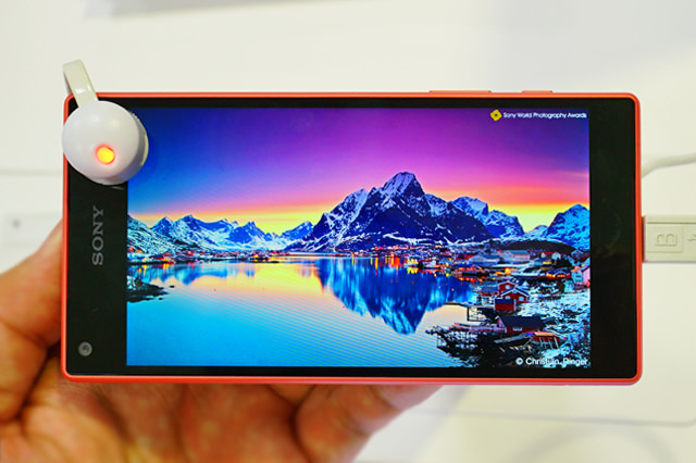 4.6インチ(解像度1280 x 720)は変わらず