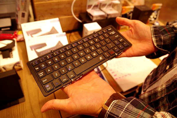 3つ折りオリジナルBluetooth Keyboard 価格5,980円