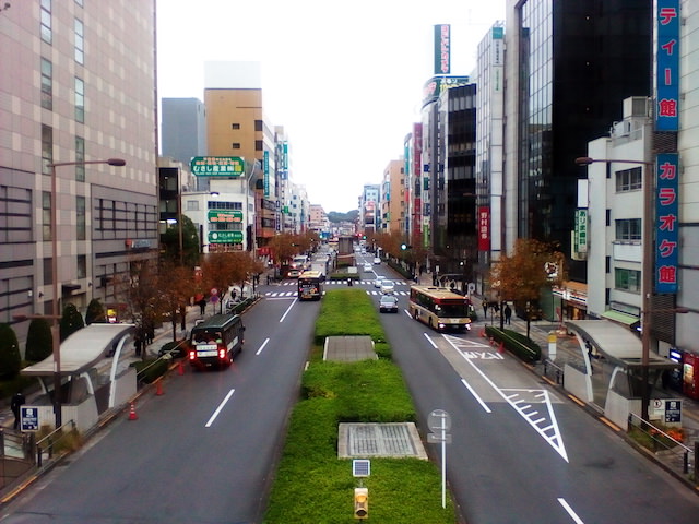 HDRなしで撮影した朝の街の風景