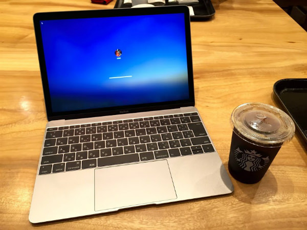 MacBook(Apple) byMako