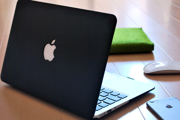 MacBookAir by サイフォン横縞(モバレコ編集部)