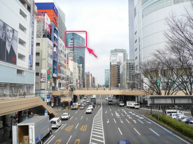 赤い枠の部分を切り出してみる