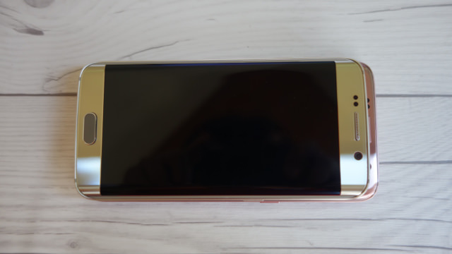 上:S6 edge、下:S7 edge