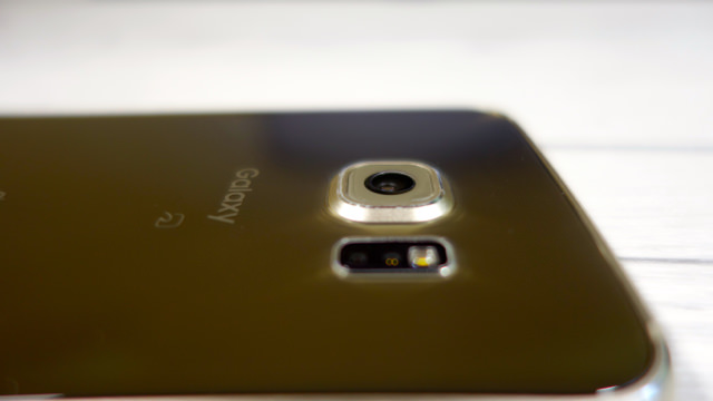 S6 edge カメラ部分