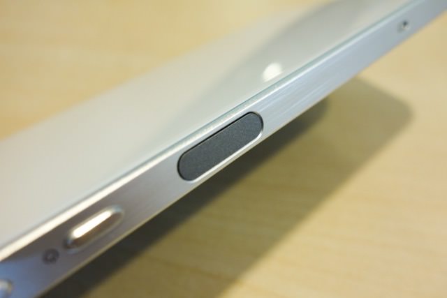 AQUOS Xx3:指紋センサー