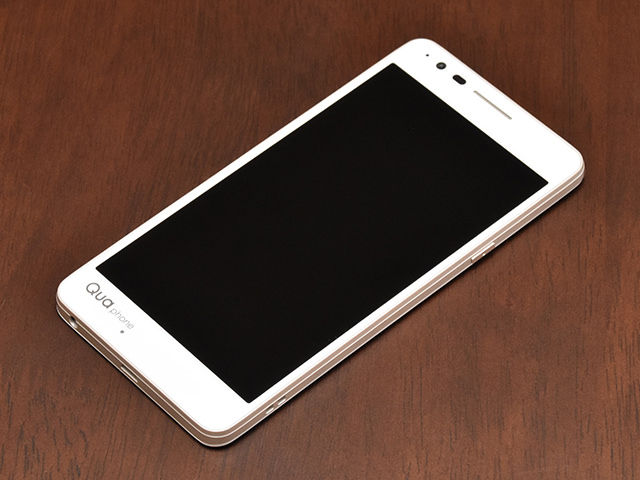 Qua phone PX(本体カラー:ホワイト)の前面