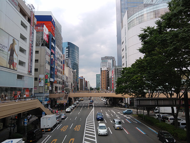 昼の仙台駅前(HDRオフ)