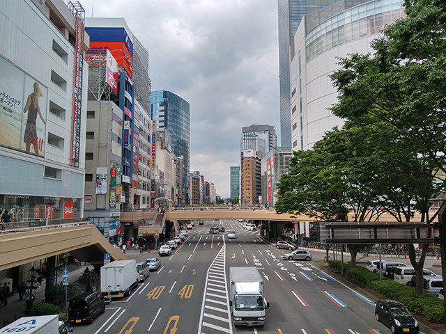 昼の仙台駅前(HDRオン)
