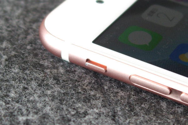iPhone左側面にあるスライドスイッチ