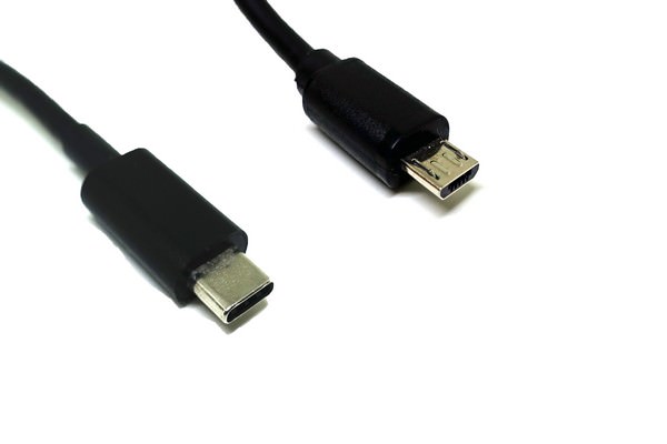 左がUSB Type-C 右がmicro USB