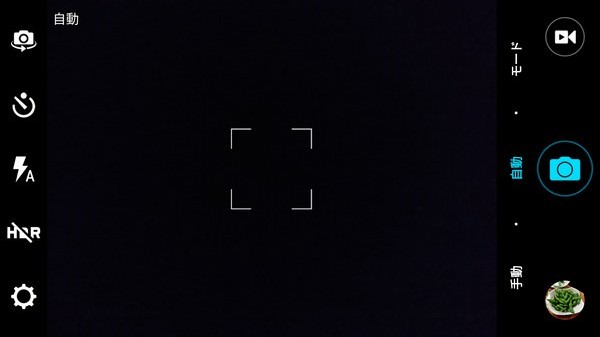 カメラのUIは至ってシンプル