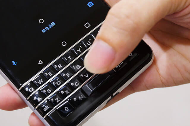 BlackBerryとしては初となる指紋センサーをスペースキーに搭載