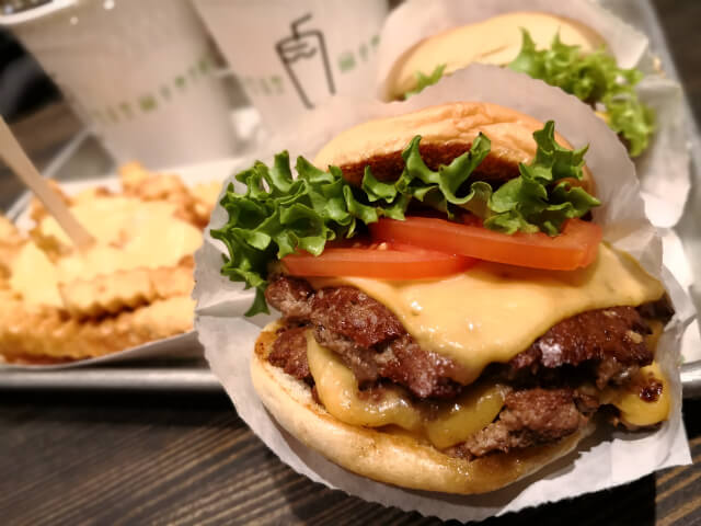 AIによる被写体識別でバーガーの肉々しさも再現