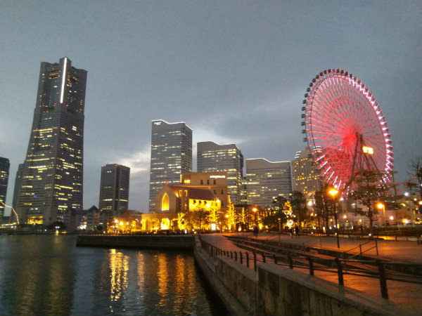 AQUOS R compact作例:夜景の撮影はXperia XZ1 Compactが有利
