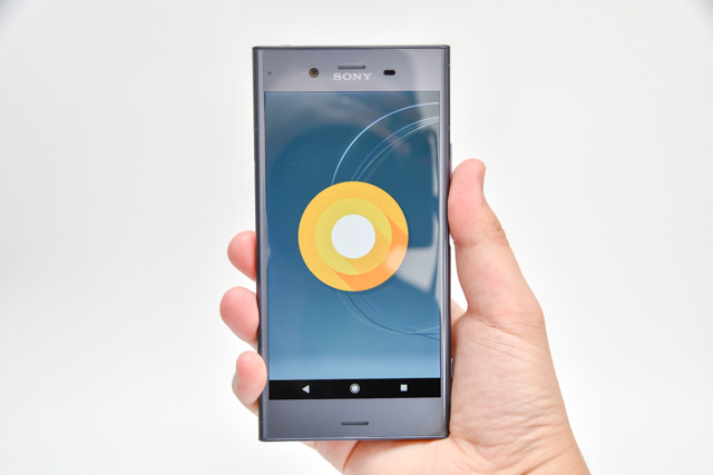 Xperia XZ1は下部に角があり冷ややかです