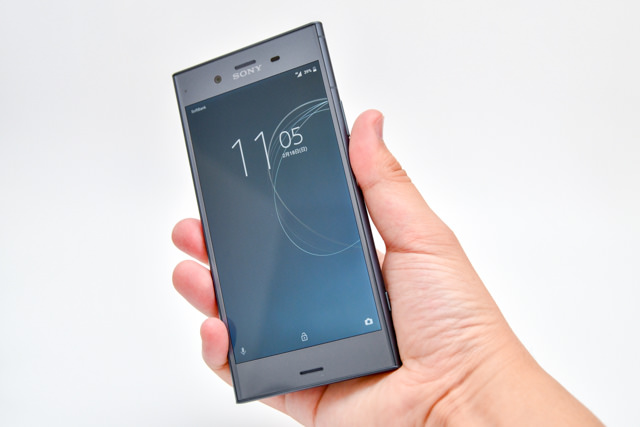 Xperia XZ1は右側面に指紋センサーを配置