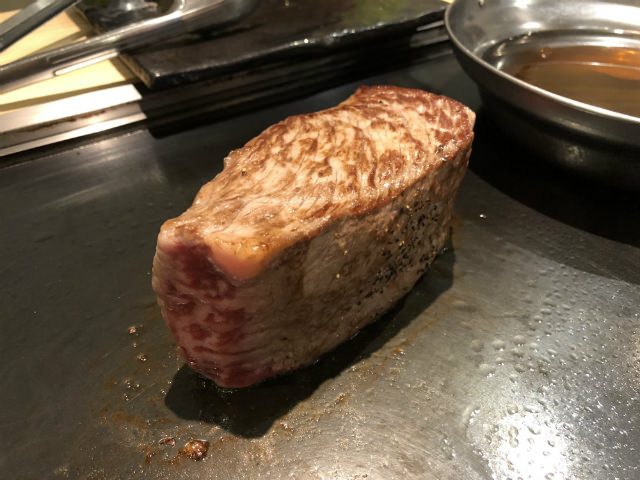 iPhone 8のカメラ作例:焼かれた肉