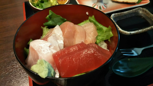 AQUOS sense lite作例:海鮮丼