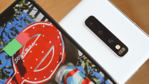 スマホがワイヤレス式のモバイルバッテリーになる新機能
