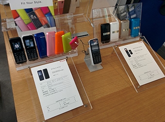ワイモバイルケータイも置いてある