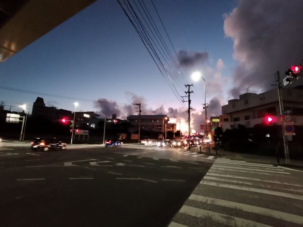 超広角カメラで撮影した夜の街並み