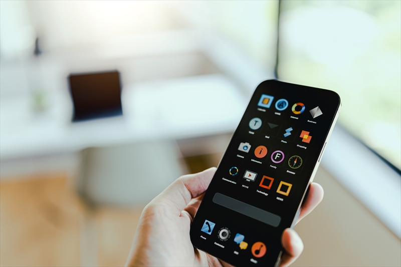 ホーム画面が表示されているスマートフォン