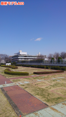 風景写真を見比べると、A03の方が青空が鮮やかに撮れている。