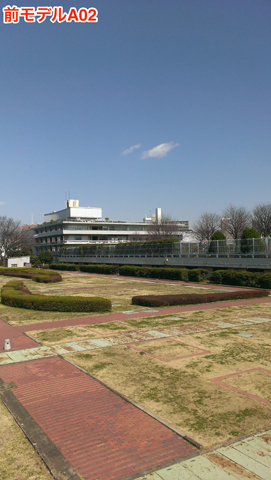 風景写真を見比べると、A03の方が青空が鮮やかに撮れている。