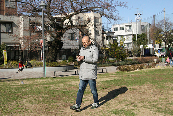 Ingressに夢中になりながら歩いている