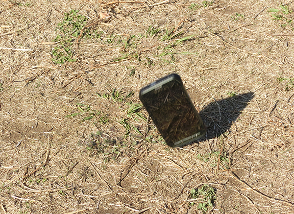 GALAXY S5 ACTIVEが地面に激突