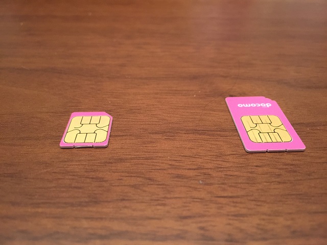 2枚並んだSIM