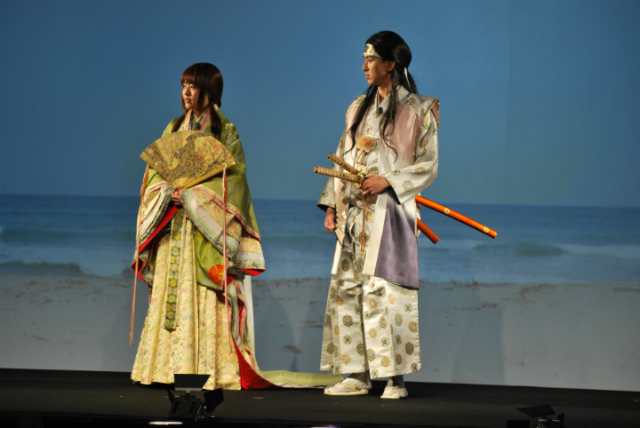 桃太郎役の松田翔太さんと、かぐや姫役の有村架純さん