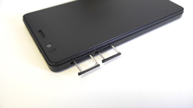 SIMカードスロットはDual-SIM仕様