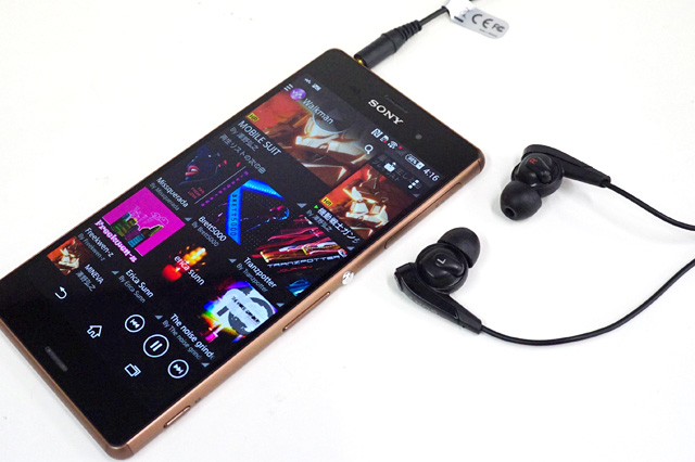 電車やバスでも騒音を気にせず音楽を楽しめるノイズキャンセリング。画像はXperia Z3です