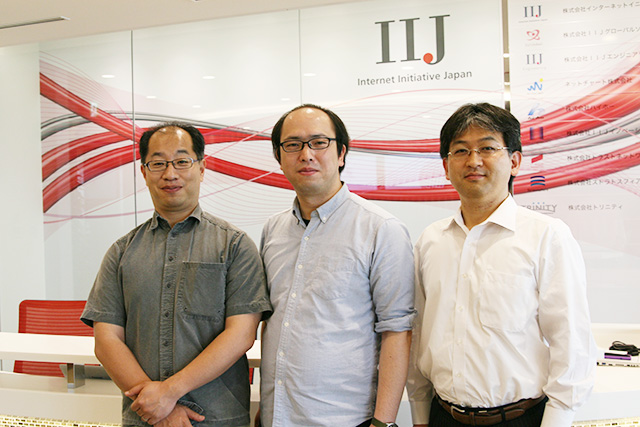 （左から）IIJの佐々木氏、堂前氏、大内氏
