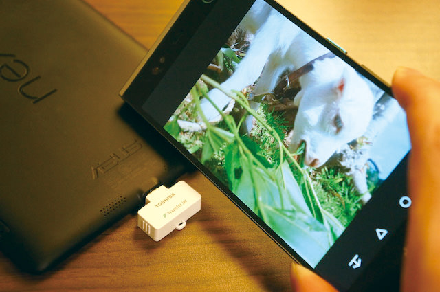 スマートフォンに世界初の搭載となった「TransferJet」