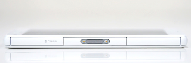 Xperia A4 左側面