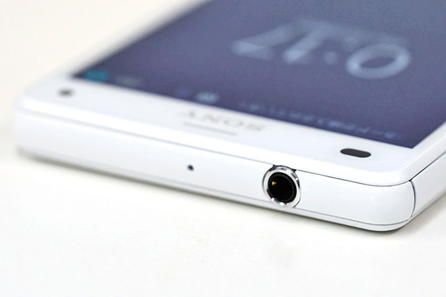 Xperia A4 上部側面