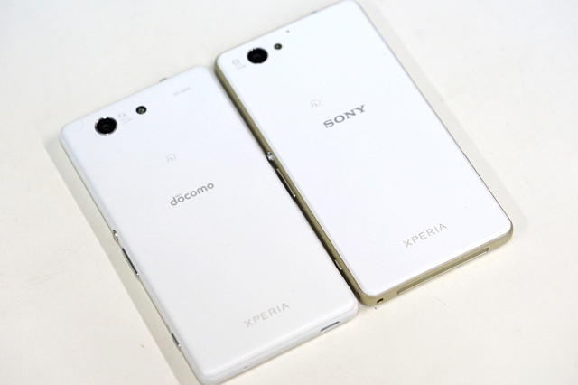 Xperia A4(左)とXperia J1 Compact(右)を比較
