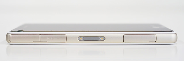 Xperia J1 Compact 左側面