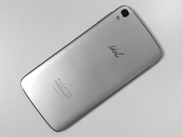ALCATEL ONETOUCH IDOL3のリアパネル