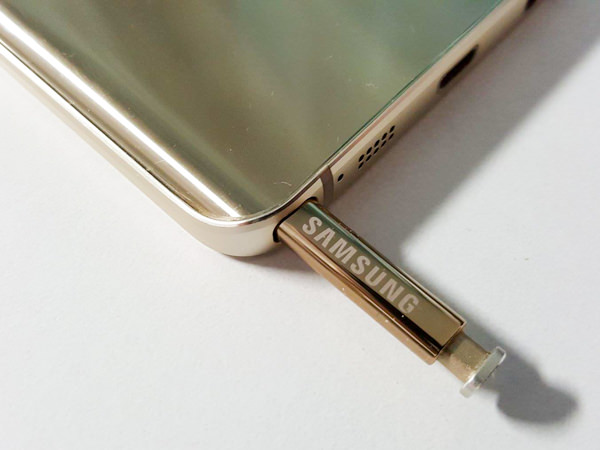 GALAXY Noteシリーズのスタイラスペンは本体に収納できるサイズ