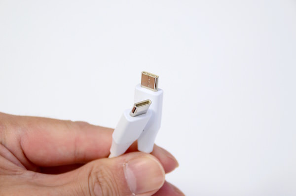 付属のUSB Type-Cケーブル