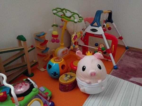 おもちゃを撮影。フラッシュは使っていません
